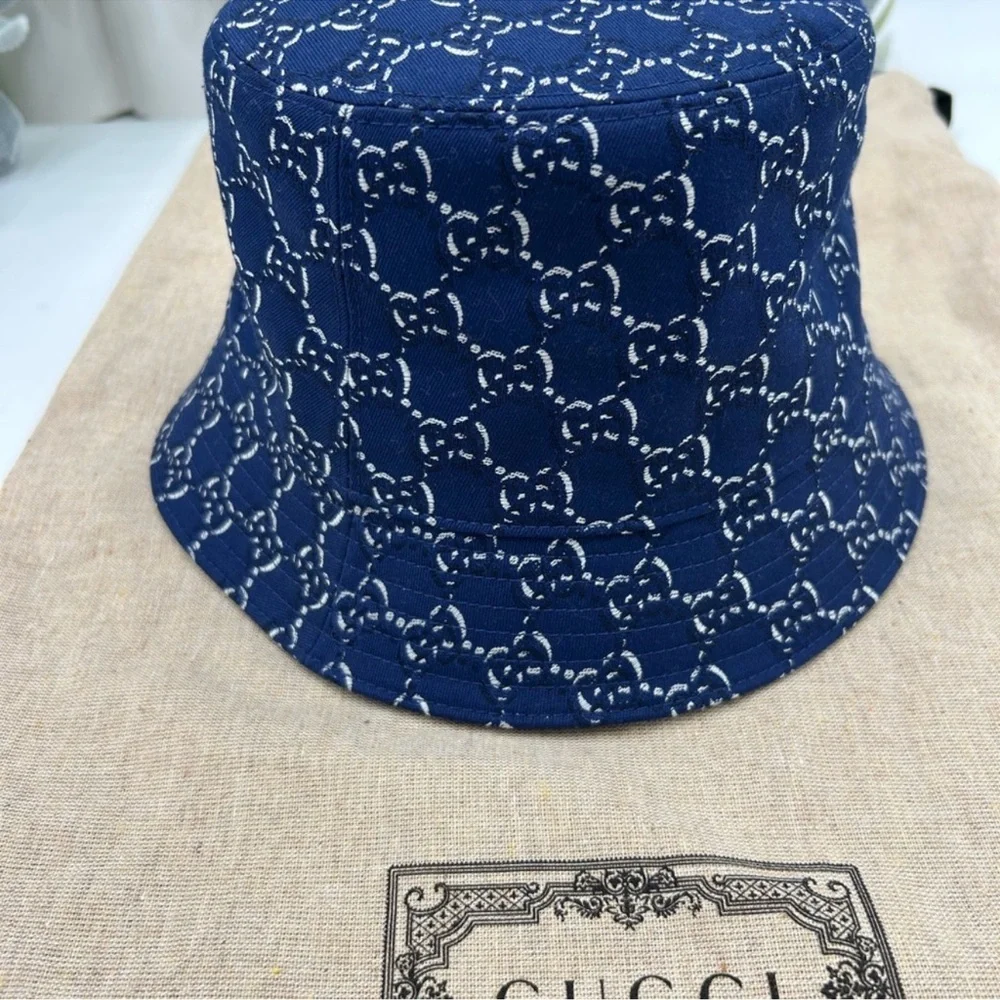 Men’s Gucci, GG logo, cotton bucket, hat, size large made Italy, NWT